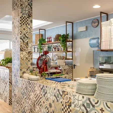 Tizian 3* קאורלה